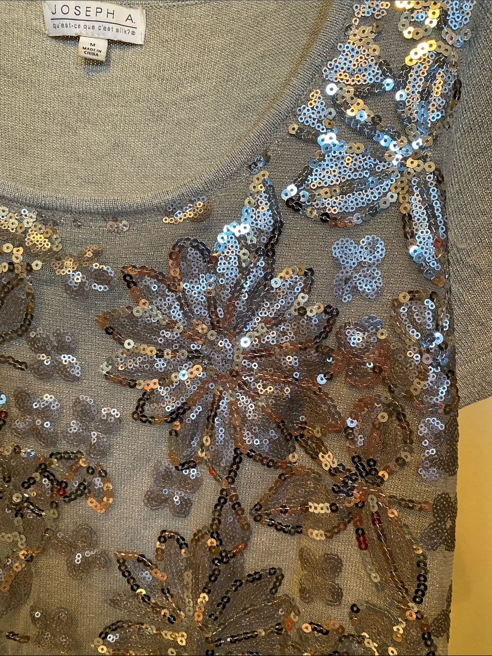 Joseph A Silver Sequin Floral Short Sleeve Scoop Neck Top - Picture 7 of 16